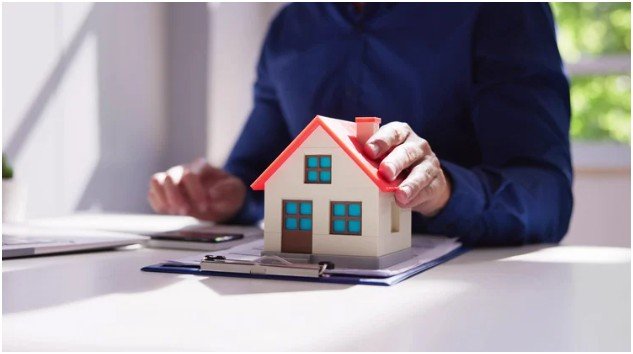 How Does an Irrevocable Trust Help With Estate Taxes?